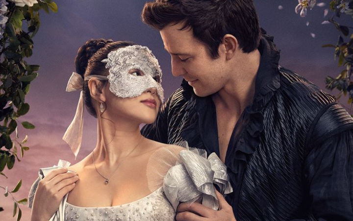 Para pemain Bridgerton Season 4 tampil memukau dengan kostum era Regency yang megah, menandai dimulainya kisah cinta dan konflik baru di serial hit Netflix.