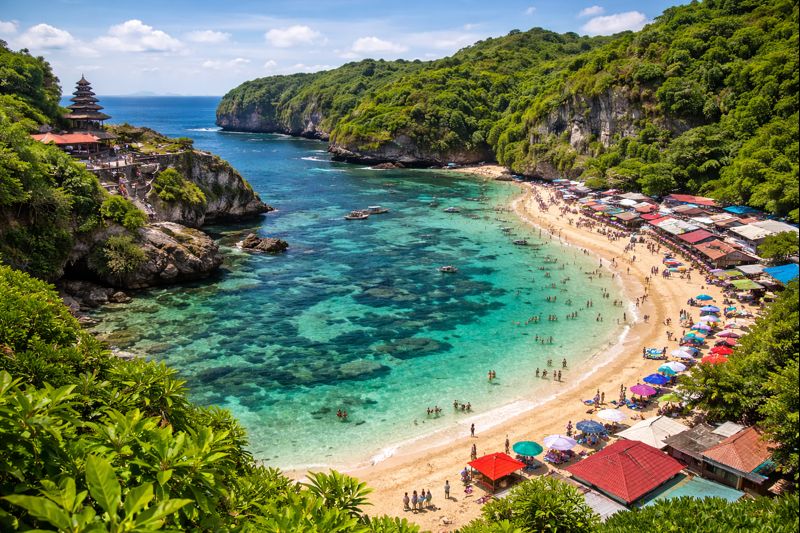 Pantai Mesra Gunungkidul Makin Hits, Hamparan Rumput Hijau Bertemu Pasir Putih, Dijuluki &lsquo;Mia Mia Jogja&rsquo; yang Bikin Wisatawan Betah