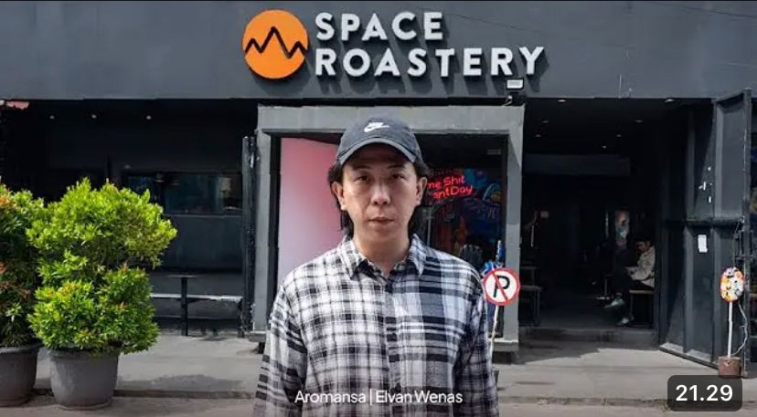 Space Roastery Jogja viral! Kisah Elan membangun roastery online, komunitas home brewers, hingga kopi ikonik Halu Pink Banana.