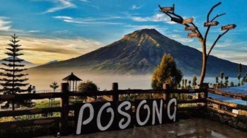 Wisata Posong Temanggung viral! Berangkat jam 3 pagi dari Jogja, kabut tebal hingga view Gunung Sindoro-Sumbing bikin wisatawan terpukau.