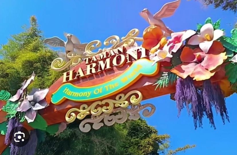 Taman Harmoni Surabaya viral! Keliling dunia gratis di Keputih Sukolilo, banyak spot foto, playground anak, dan kuliner jadul.