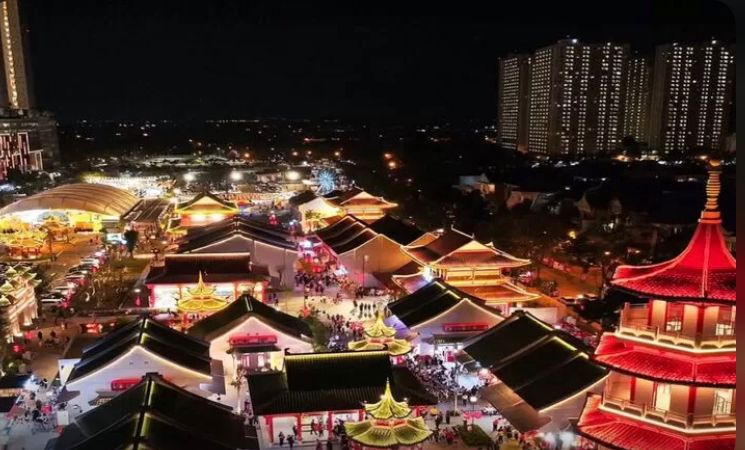 Wisata Pak Shanghai Surabaya viral! Masuk gratis, spot foto oriental, kuliner halal jelas, ada Disney Carnival dan kembang api.