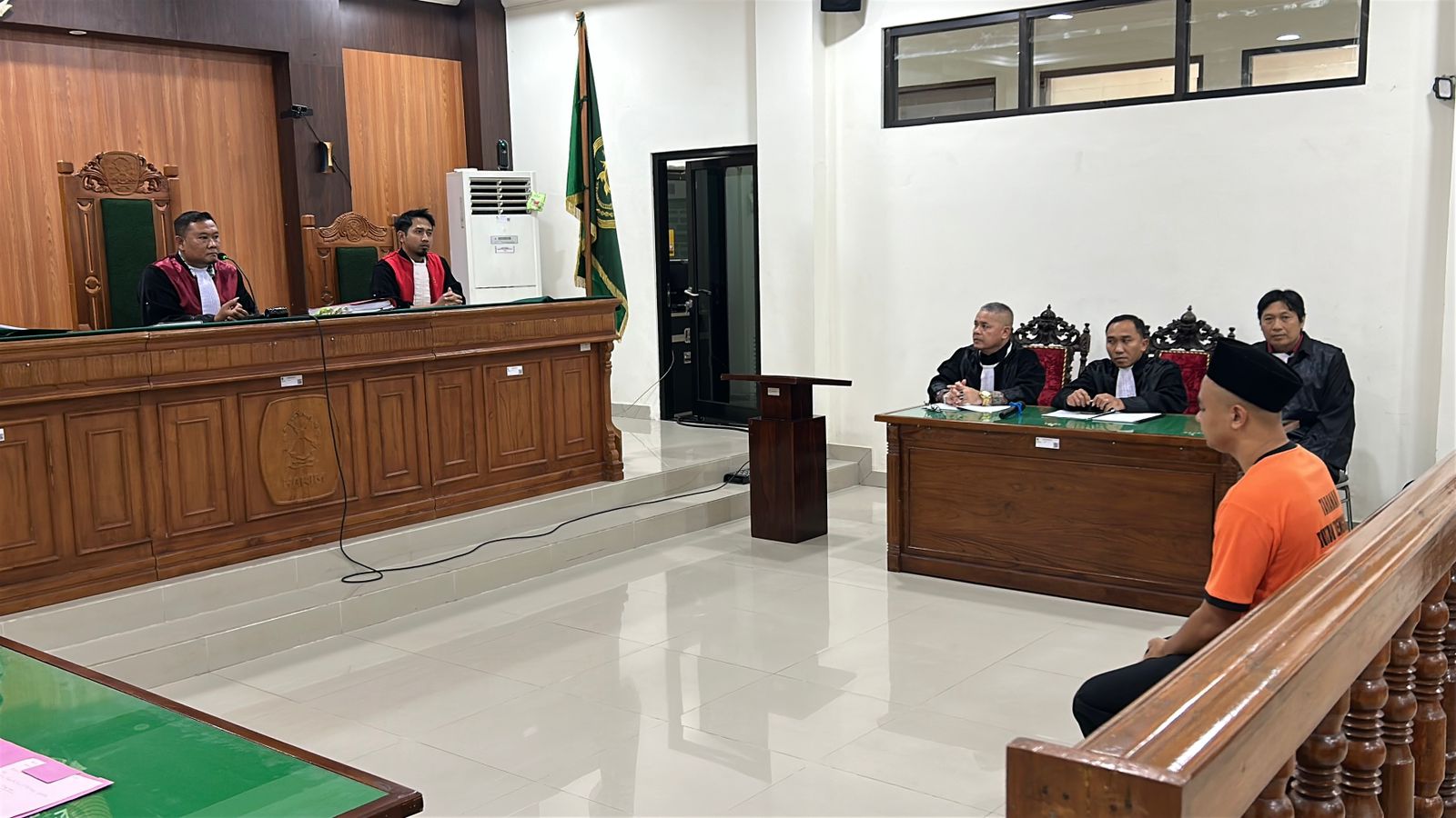 Terdakwa penganiayaan guru SMPN 1 Trenggalek, Awang Kresna Aji Pratama, jalani sidang di PN, Selasa (3/2/2026).