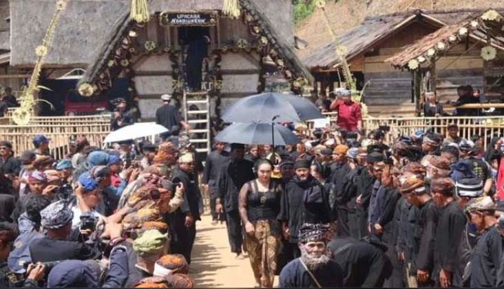 Kasepuhan Gelar Alam Sukabumi viral karena stok beras 95 tahun. Intip SAS Sembada Pangan dan Tradisi 14an bikin papais bareng warga!