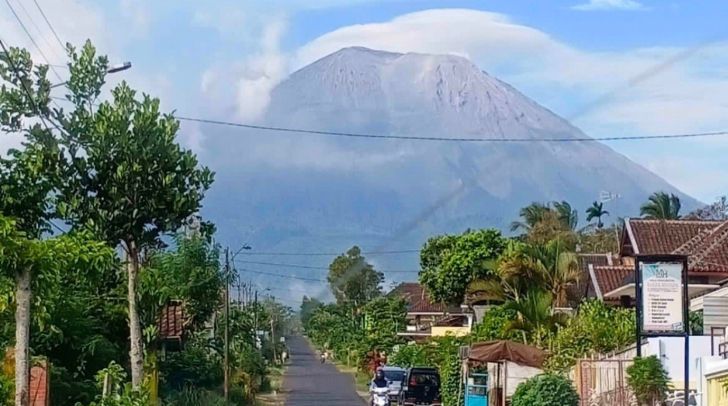 Kampung Sapu Angin Klaten viral! Desa tertinggi dekat Merapi, punya rumah paling atas dan kedai kopi tertinggi. Wajib dikunjungi!