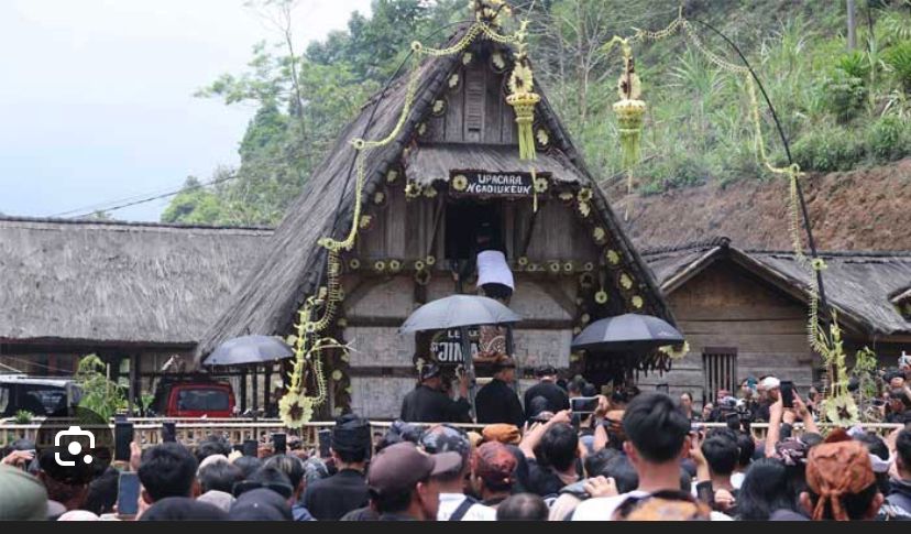 Kasepuhan Ciptagelar menjaga padi sebagai kehidupan, perempuan sebagai penjaga pangan, dan adat leluhur yang bertahan lebih 700 tahun.