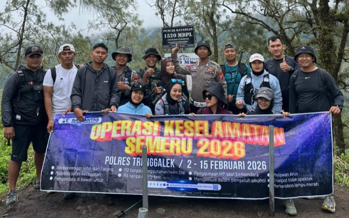 Cara unik Satlantas Polres Trenggalek dengan mengemas edukasi untuk meningkatkan kesadaran remaja untuk tertib lalu lintas lewat pendakian ke Gunung Wilis via Bendungan.