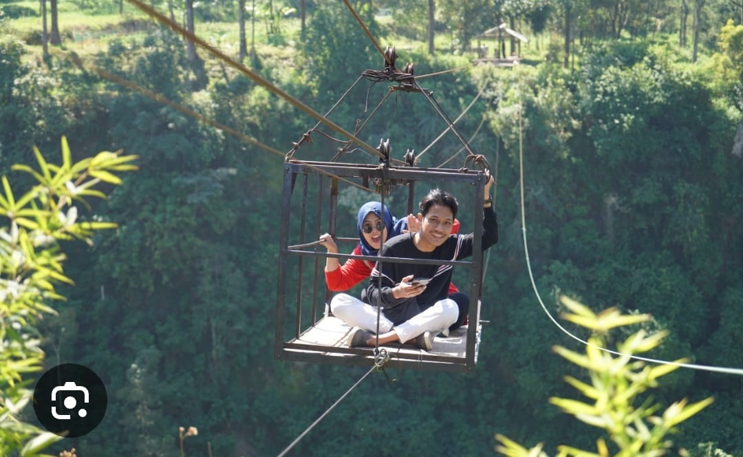 Wisata Girpasang Klaten viral dengan gondola di atas jurang dan jembatan gantung 120 meter, cocok untuk liburan dan spot foto instagramable.