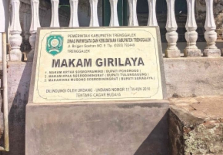Makam Gunung Cilik Kamulan Trenggalek menyimpan sejarah leluhur, prasasti Kediri, hingga kisah mistis yang masih hidup di masyarakat.