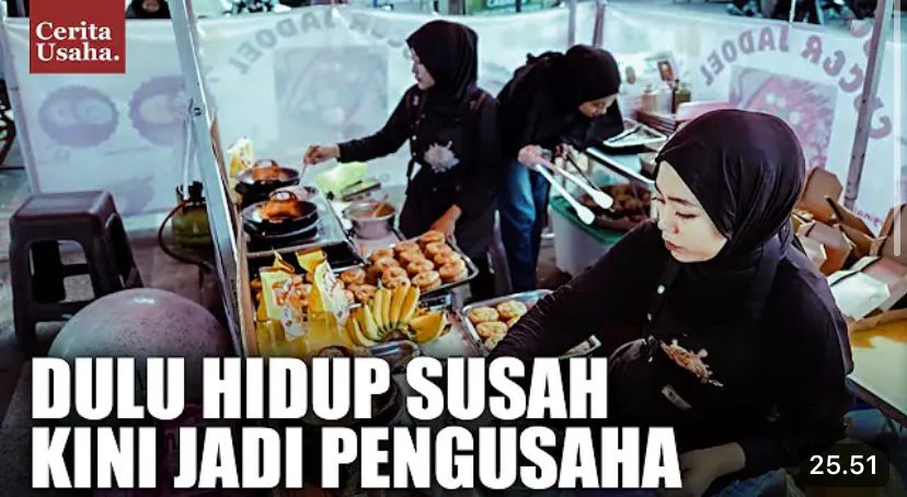 Cucur Jadul Trenggalek viral di kalangan Gen Z. Berawal dari story iseng, kini laris di alun-alun dan bertahan tanpa utang.