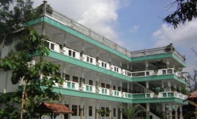Pondok Pesantren Hidayatut Thullab Kamulan, warisan Sunan Wilis sejak 1790, saksi dakwah, kerajaan, hingga perjuangan kemerdekaan.