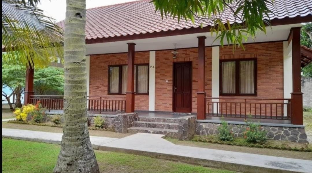 Rekomendasi hotel dekat Pantai Prigi Trenggalek mulai Rp120 ribu dengan fasilitas lengkap dan view laut terbaik untuk liburan hemat.