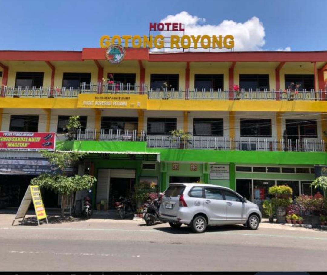 Hotel Gotong Royong Trenggalek menawarkan penginapan murah mulai Rp55 ribu di tengah kota dengan fasilitas lengkap dan lokasi strategis.