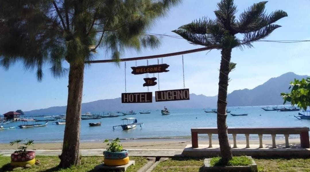 Hotel Lugano Trenggalek menawarkan penginapan pinggir pantai dengan akses langsung ke Pantai Mutiara, Pasir Putih, dan spot wisata bahari populer.