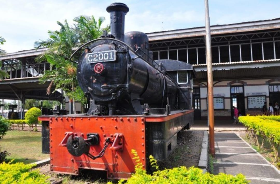 Museum Kereta Api Ambarawa menyimpan lokomotif uap legendaris, stasiun tua Belanda, dan wisata kereta bersejarah di Semarang