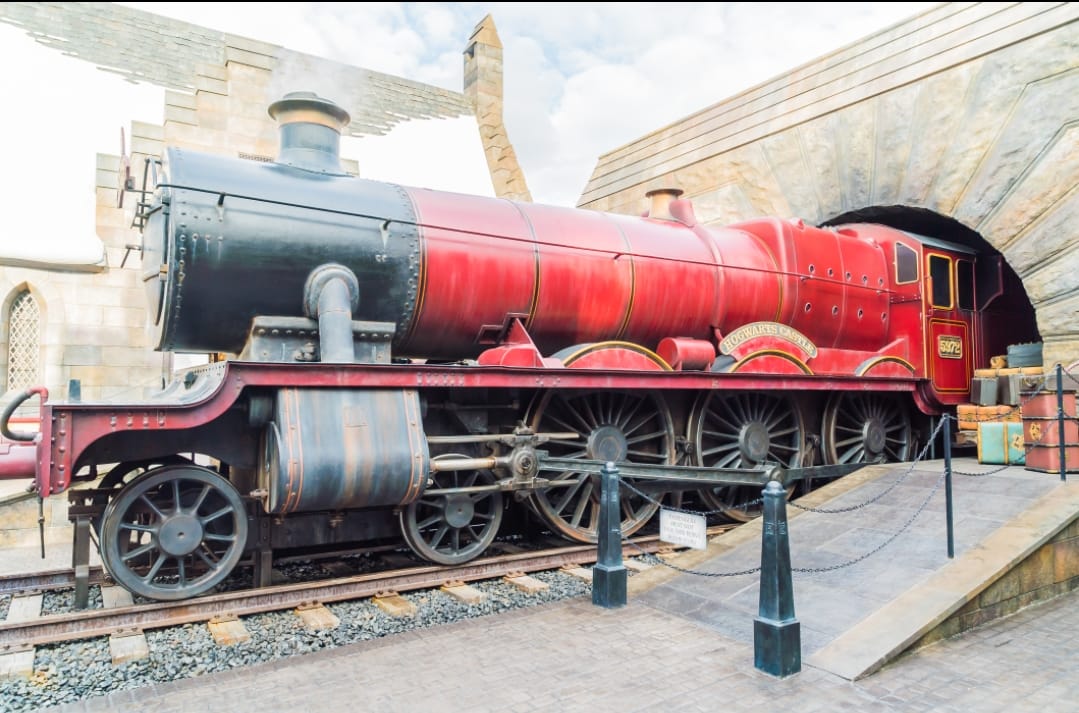 Museum Kereta Api Ambarawa menyajikan stasiun tua Belanda, lokomotif uap legendaris, dan wisata rel bersejarah Jawa Tengah.
