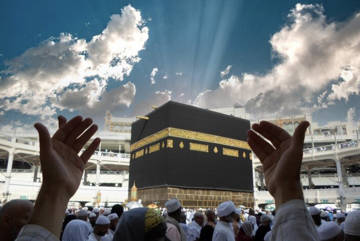 Umrah mandiri Rp15 juta per orang terbukti bisa. Ini rincian lengkap biaya visa, tiket, hotel, dan makan selama 10 hari di Tanah Suci.