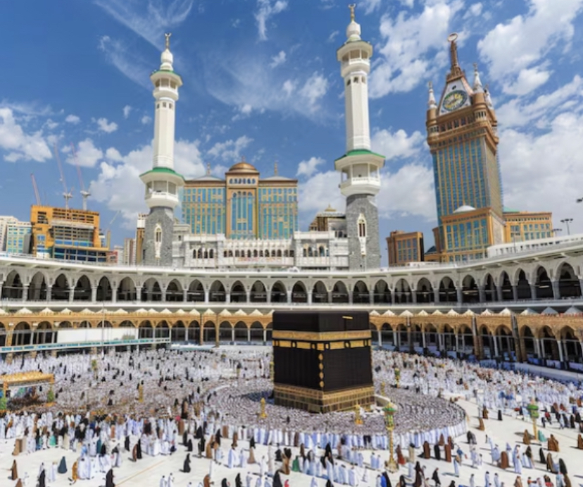 Packing perlengkapan umrah 10 hari ala Mili. Simpel, rapi, dan efisien bersama Nayara Tour and Travel, cocok untuk jamaah pemula.