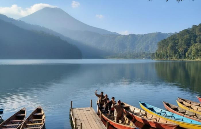 Telaga Sarangan Magetan tawarkan tiket murah, sewa perahu Rp150 ribu, berkuda Rp80 ribu, kuliner dan legenda naga.