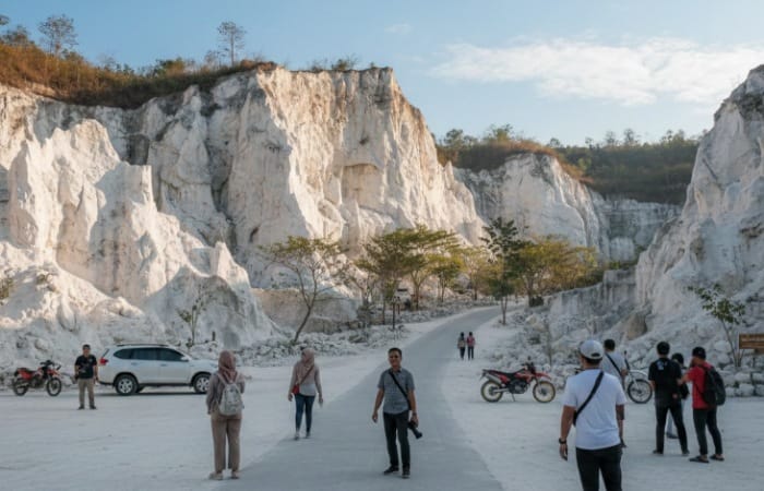 Bukit Jadih Bangkalan Madura kini sepi dan mulai menghitam. Ini kondisi terbaru Gua Putih, tiket masuk, dan akses jalannya.