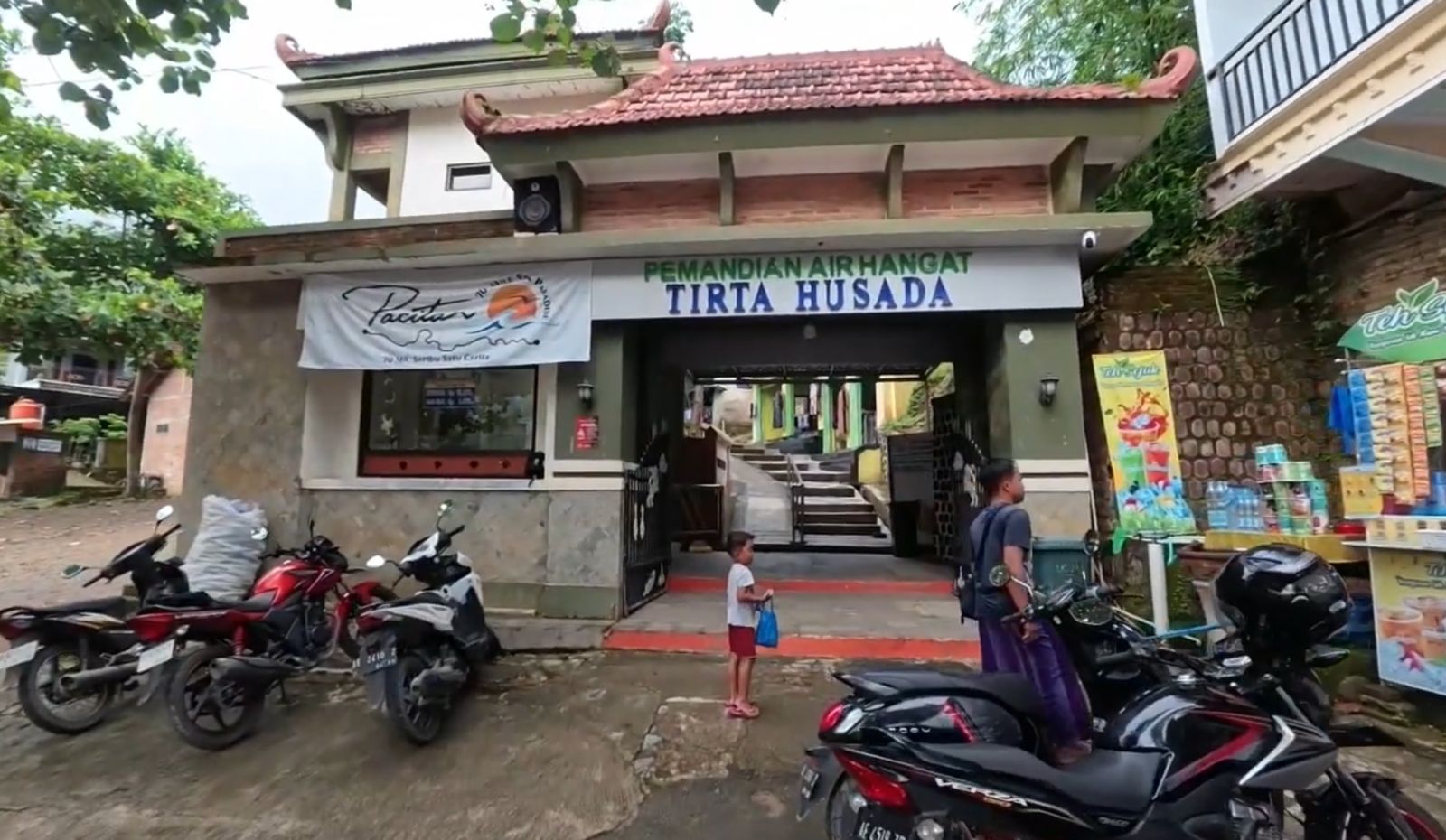 Banyuanget Pacitan tawarkan pemandian air hangat alami Rp10 ribu, cocok terapi dan wisata keluarga di Gunung Kelir.