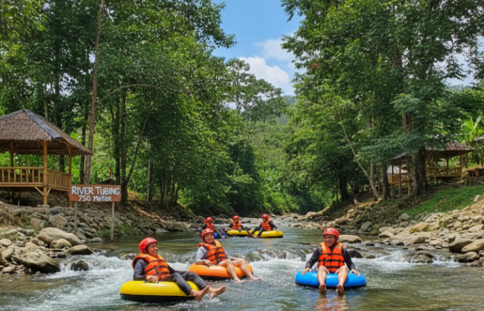 Desa Wisata Sindangkasih Garut tawarkan river tubing 750 meter Rp35 ribu dan tiket masuk Rp10 ribu. Liburan murah dan seru!