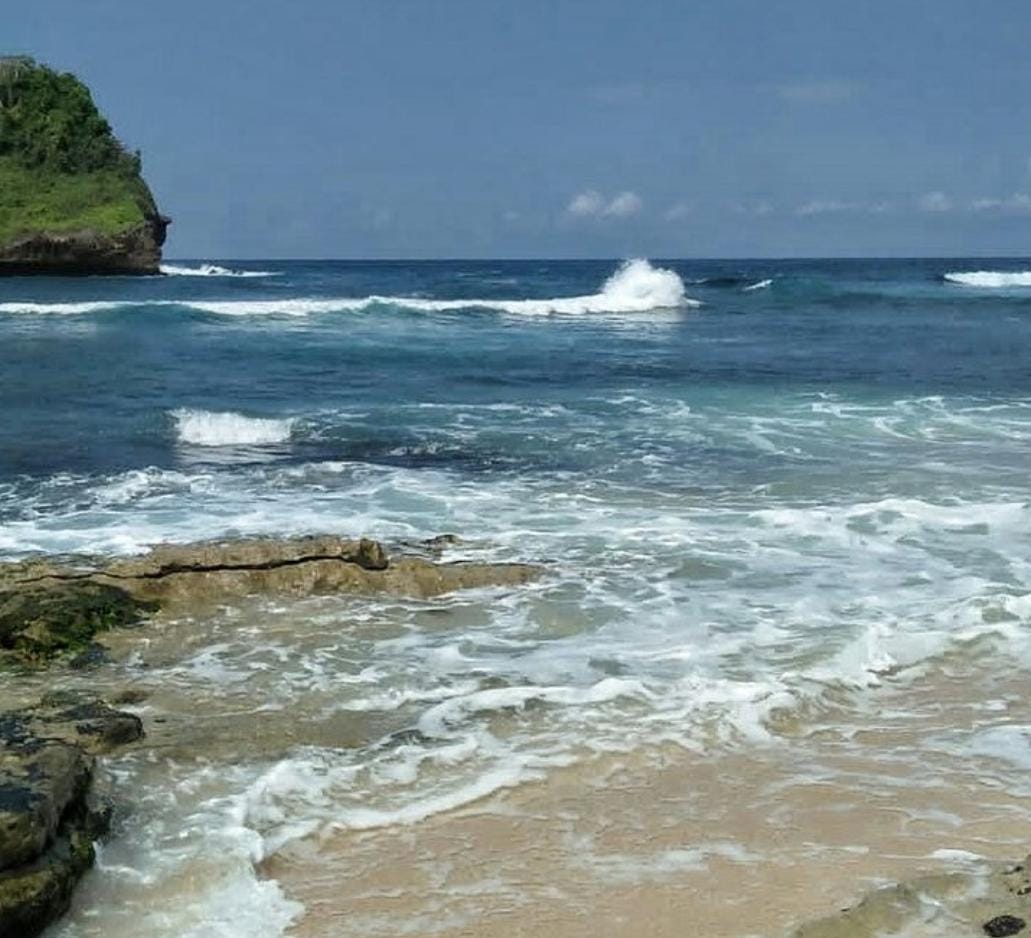 Wisata pantai Gunung Kidul menghadirkan 10 destinasi favorit, mulai Pantai Baron hingga Indrayanti, dengan panorama eksotis dan aktivitas wisata lengkap.