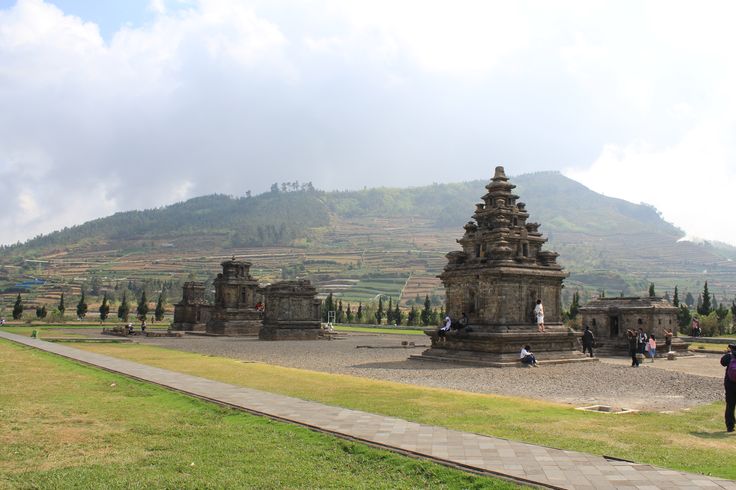 Wisata Dieng murah dan lengkap, jelajah Candi Arjuna hingga Kawah Sikidang cuma Rp30 ribu, nikmati alam dan sejarah Dieng. Pinterest