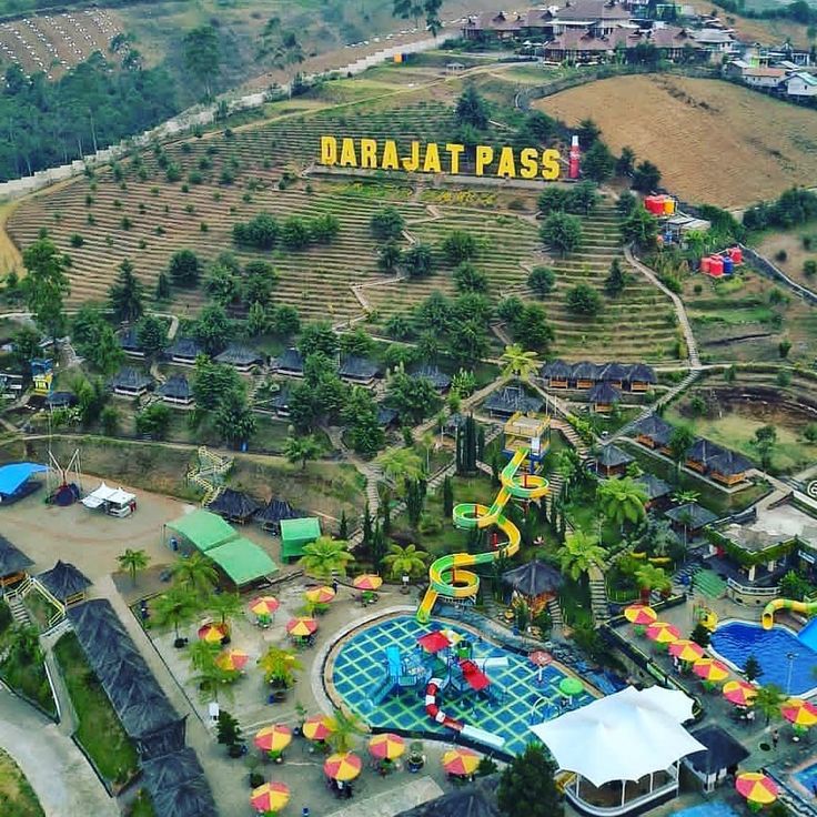Darajat Pass Garut tawarkan pemandian air panas alami, water park, dan penginapan dengan panorama pegunungan yang sejuk. Pinterest