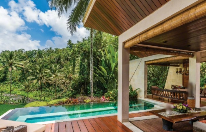 Hotel terbaik di Ubud Bali 2026 dengan villa mewah, pemandangan hutan, dan resort romantis. Cocok untuk liburan tenang!