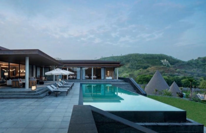 Rekomendasi hotel terbaik di Labuan Bajo 2026, dari resort mewah hingga hotel murah dengan view laut dan lokasi strategis.