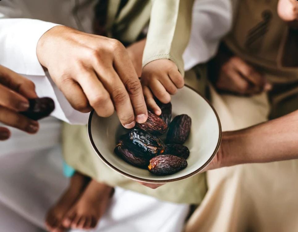 Ini 12 hal yang membatalkan puasa Ramadan, dari makan sengaja hingga suntikan. Jangan sampai ibadah jadi sia-sia!