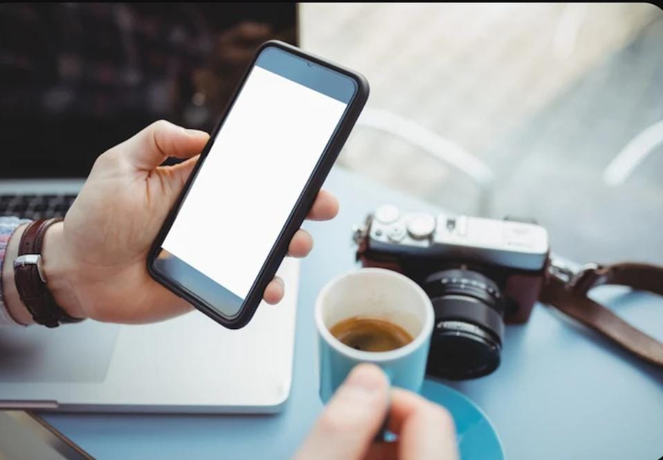 HP kamera terbaik 2025 Rp5&ndash;8 jutaan, fitur OIS, 4K hingga 8K, hasil foto tajam stabil.