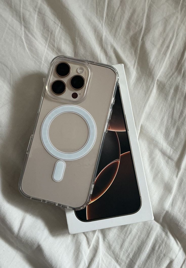 iPhone 13 di tahun 2026 masih layak dibeli? Simak ulasan jujur soal desain, performa, kamera, baterai, dan harganya. Pinterest