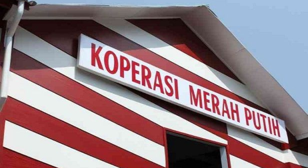 Permenkeu 7/2026 wajibkan 58,03% dana desa untuk Kopdes Merah Putih. Pengamat soroti risiko kebocoran dan efektivitas.