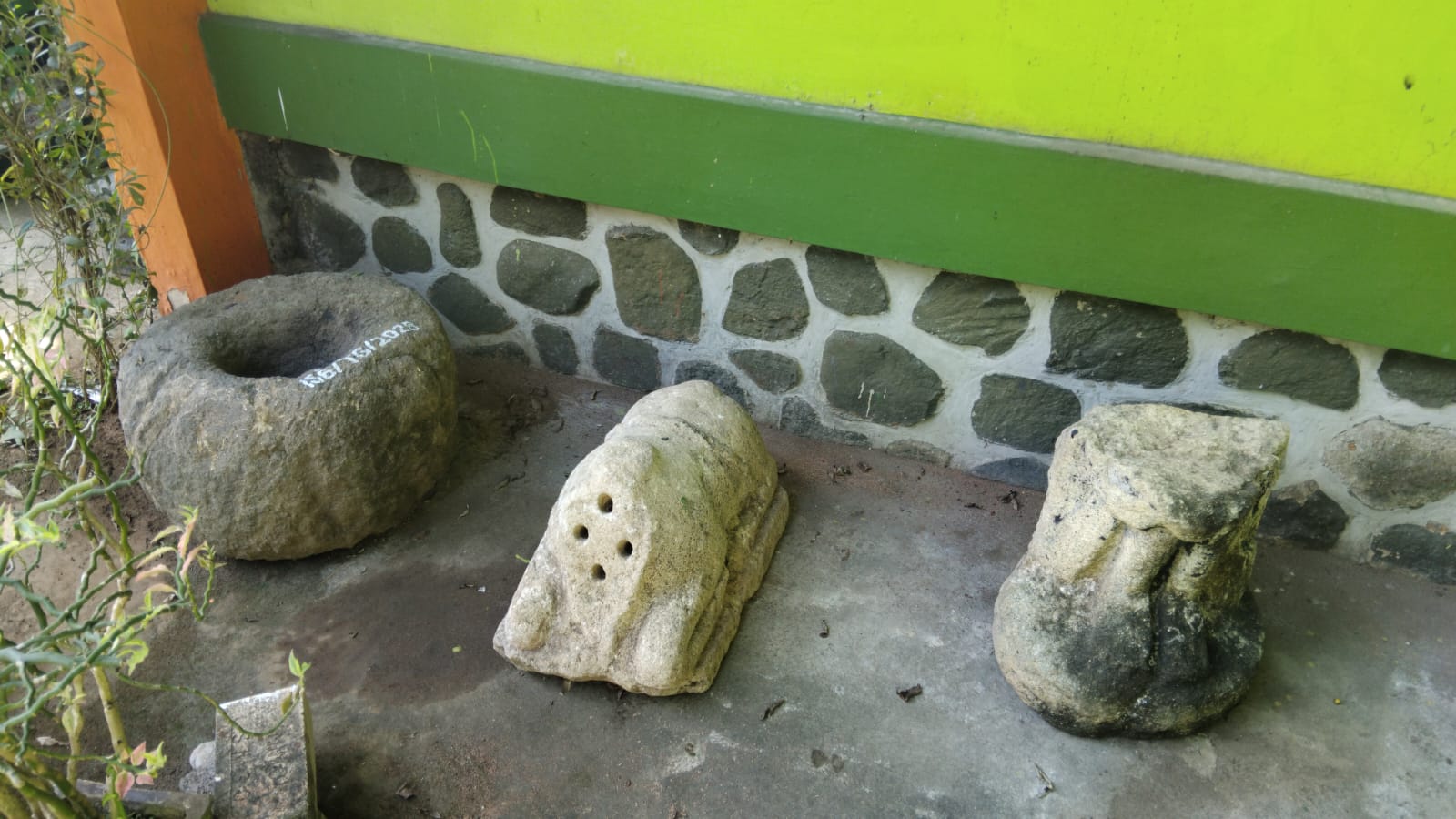 Potret Beberapa ODCB yang dievakuasi dari pekarangan rumah warga
