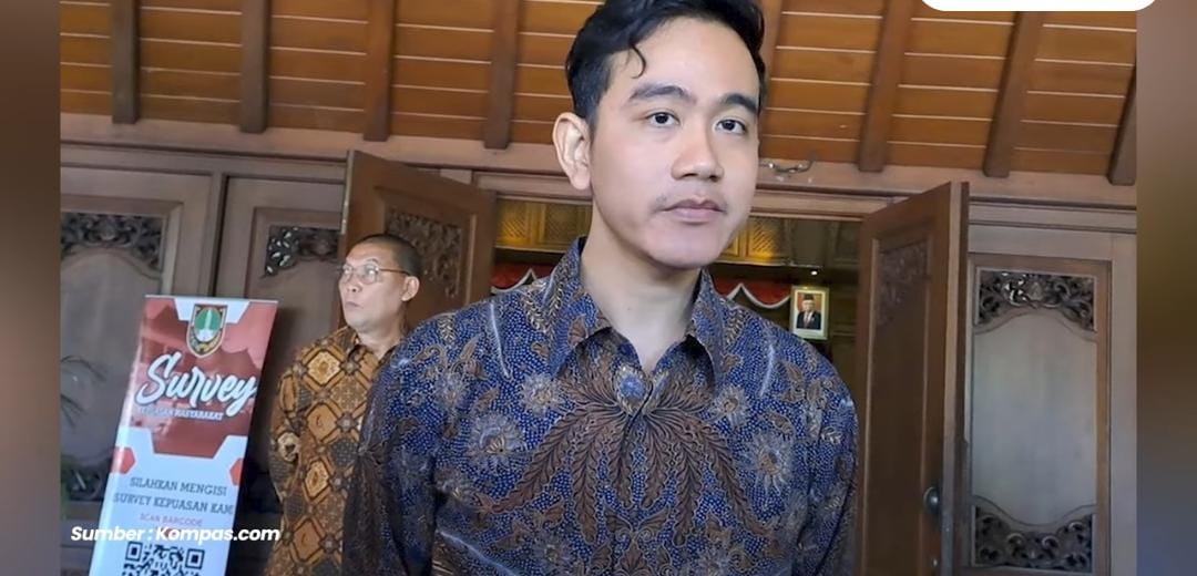 Gibran Rakabuming tarawih di Manggarai, blusukan 300 meter dan serap aspirasi warga soal sengketa tanah.