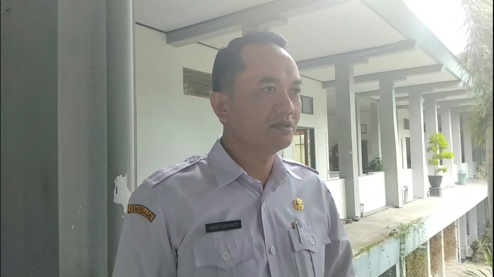 Kepala Dinas PMD, Agus Dwi Karyanto, sedang memberikan penjelasan terkait pelaksanaan pilkades tahun 2027