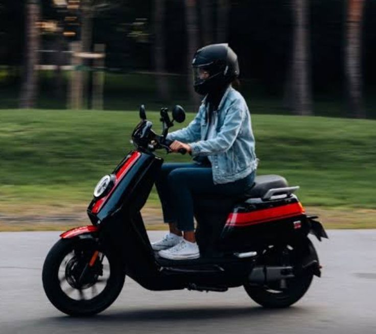 Indomobil iotor Adora resmi meluncur, motor listrik Rp24 jutaan dengan mirroring layar, regenerative braking, dan jarak tempuh 100 km.(Pinterest)