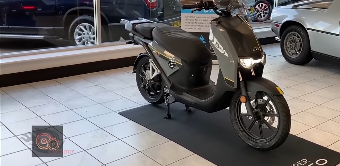 Motor listrik Supersoco CPX hadir dengan jarak tempuh hingga 180 km, desain adventure futuristik, dan fitur canggih untuk mobilitas modern
