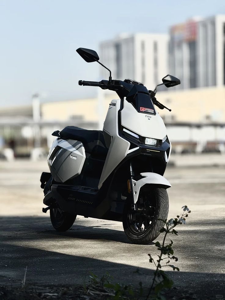 Indomobil E-Motor Adora Rp24,5 juta, motor listrik 110 km yang lolos uji banjir 65 cm dan fitur lengkap.(Pinterest)