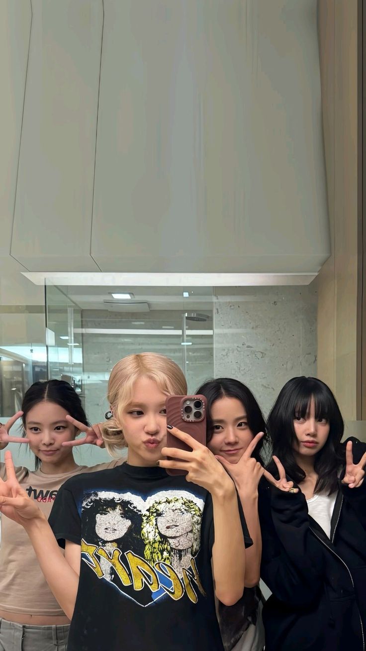 Konser Blackpink Wembley mencetak sejarah dengan 70 ribu penonton dan menegaskan dominasi global Blackpink di industri musik dunia.(Pinterest)