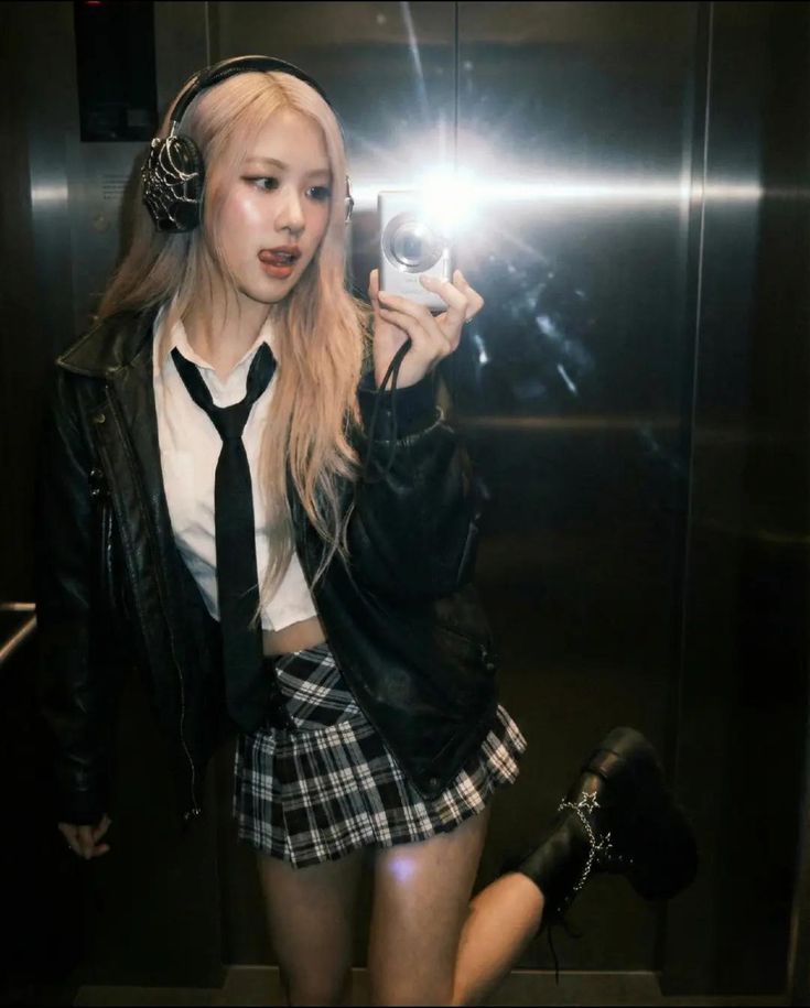 Ros&eacute; Grammy jadi perdebatan global setelah anggota BLACKPINK masuk tiga nominasi kategori utama Grammy Awards 2026.(Pinterest)