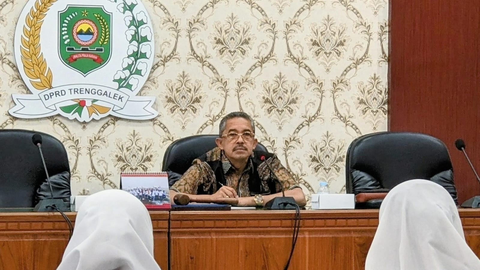 Pansus III ketika membahas Ranperda Pondok Pesantren dan Madrasah
