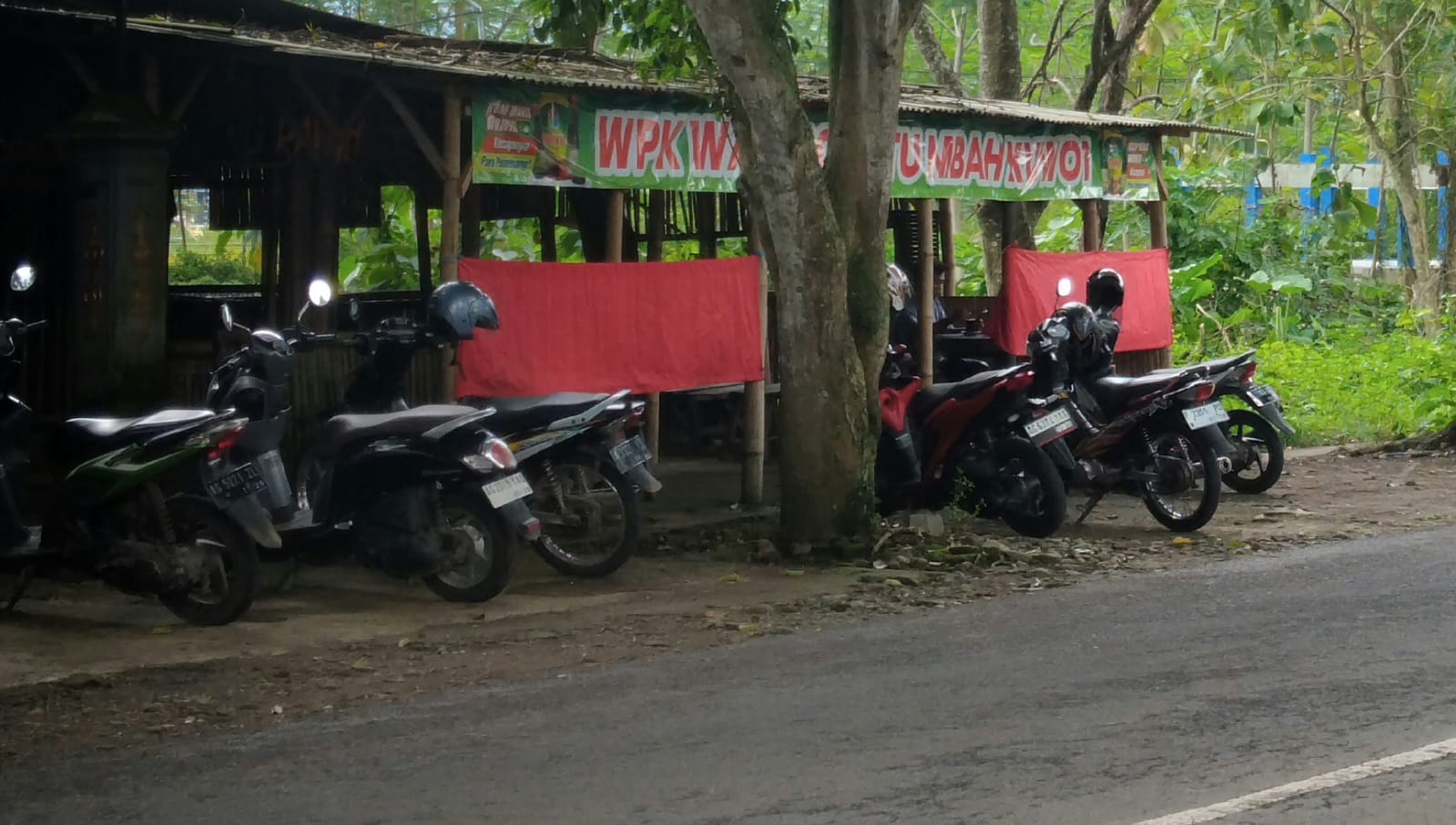 Patuhi Perda, warung dan rumah makan pasang tirai selama beroperasi di bulan ramadan