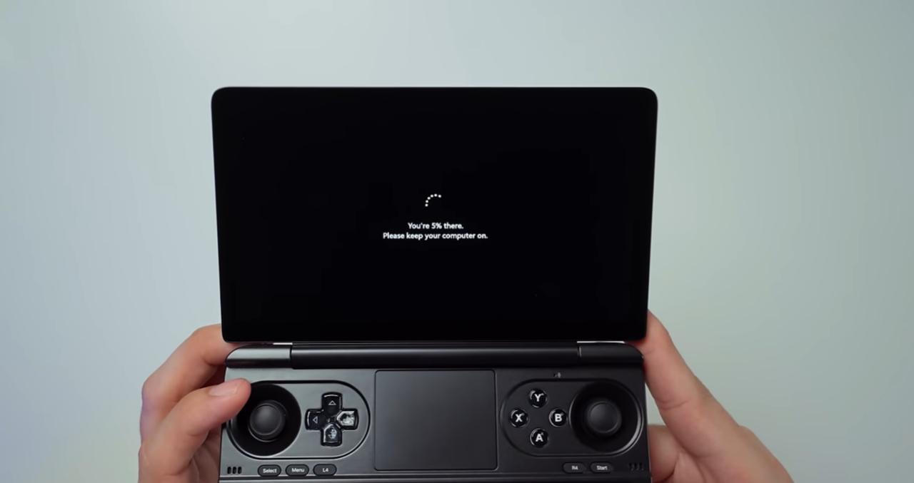 GPD Win Mini, laptop gaming terkecil di dunia dengan AMD Ryzen 7840U, 32 GB RAM, 512 GB storage, super compact dan portable.