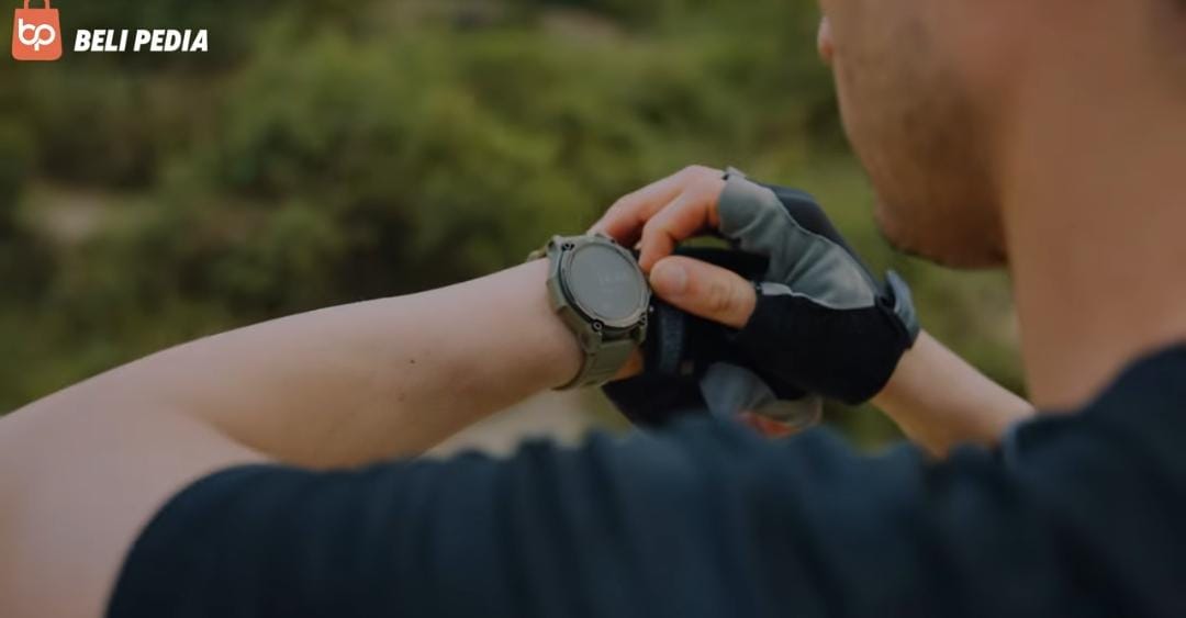 Rekomendasi smartwatch GPS Rp1 jutaan terbaik dengan fitur lengkap untuk lari, hiking, dan aktivitas outdoor.