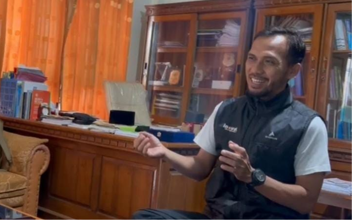 BERI PELAJARAN KARAKTER: Kepala SD Inovatif Ikhsan Nur Wahyudi  menerangkan alasan terkait menolak MBG saat bulan Ramadan. 