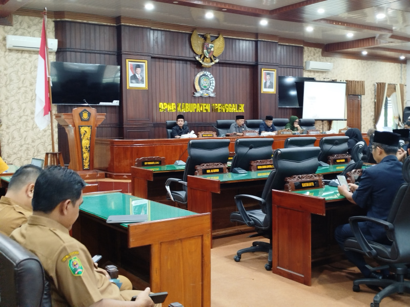 Rapat paripurna DPRD Trenggalek dengan agenda membahas Ranperda jaminan sosial ketenagakerjaan