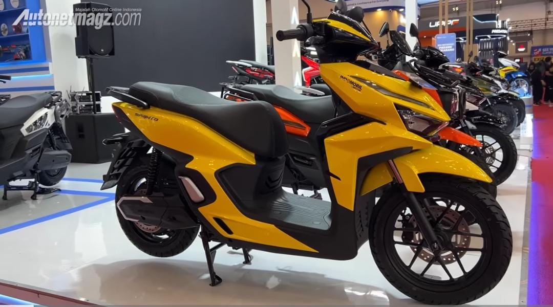 Indomobil E-Motor Sprinto hadir sebagai skutik listrik sporty dengan jarak 110 km dan fitur touchscreen canggih.